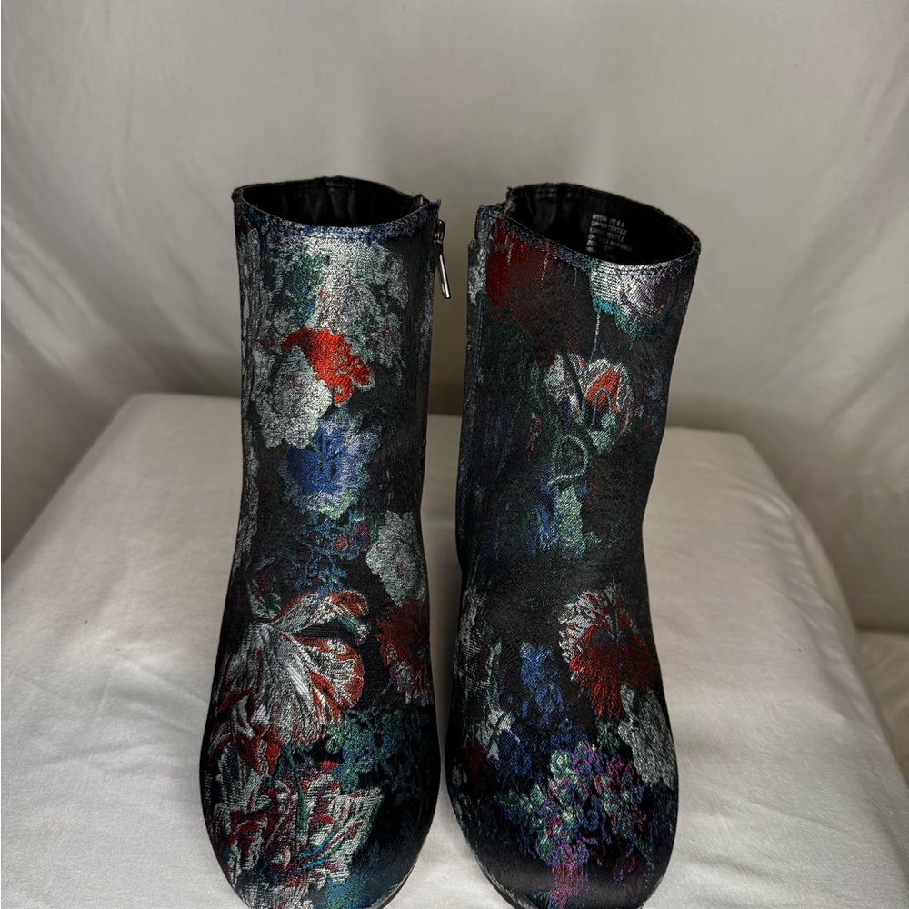 ZIGI SOHO ANKLE BOOTS SIZE 6.5
